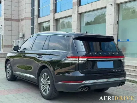 2021 Lincoln Aviator 4