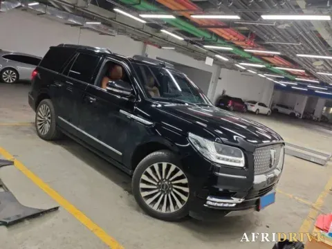 2020 Lincoln Navigator 2
