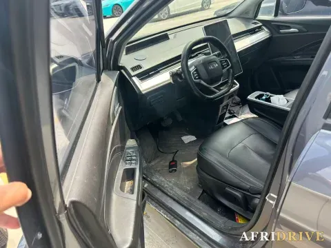 2022 Neta V 5