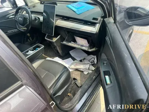2022 Neta V 8