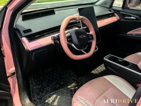 2022 Neta V 7