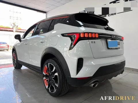 2020 LYNK&CO 06 4