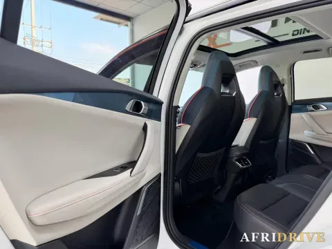 2020 LYNK&CO 06 7