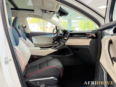 2020 LYNK&CO 06 8