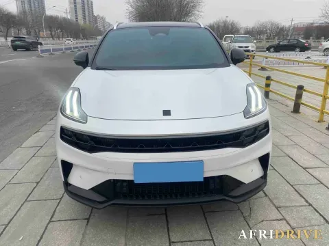 2023 LYNK&CO 06 3