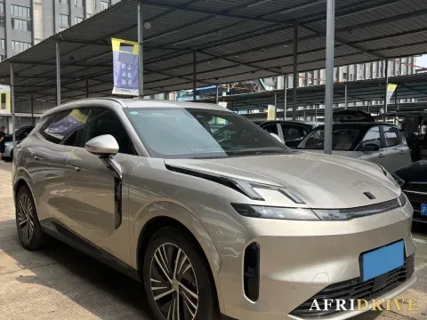 2023 LYNK&CO 08 EM-P 2
