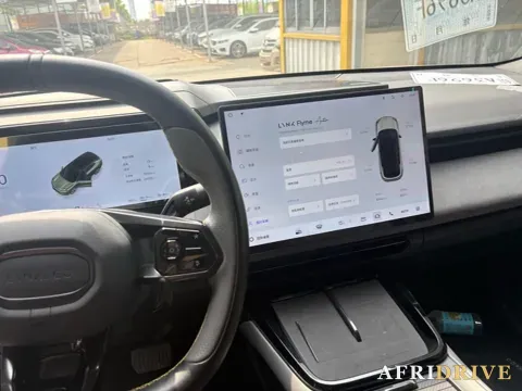 2023 LYNK&CO 08 EM-P 6