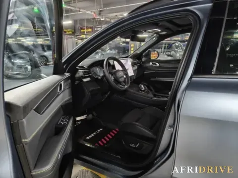 2025 LYNK&CO 01 6