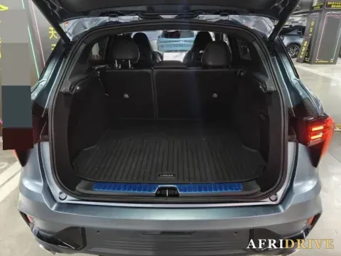 2025 LYNK&CO 01 8