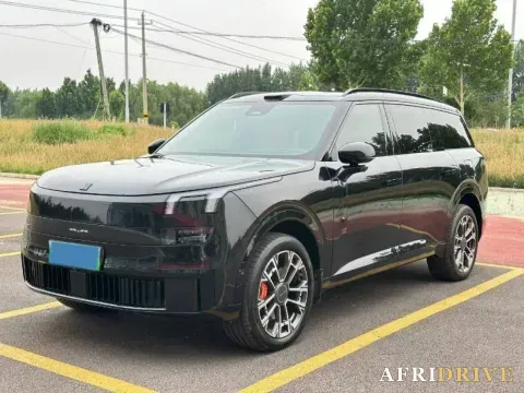2025 LYNK&CO 900