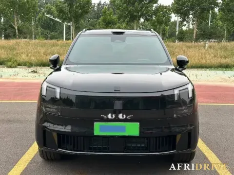 2025 LYNK&CO 900 2