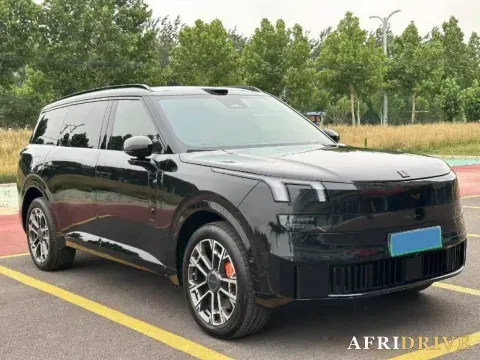 2025 LYNK&CO 900 3