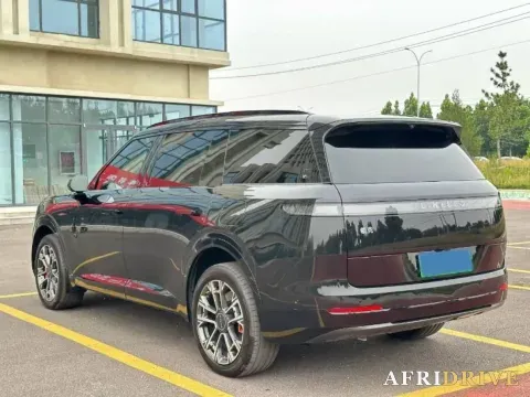 2025 LYNK&CO 900 6
