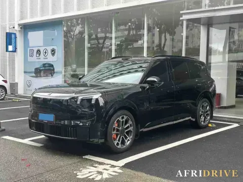 2025 LYNK&CO 900