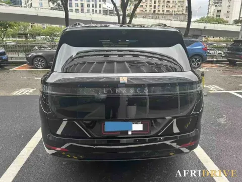 2025 LYNK&CO 900 2