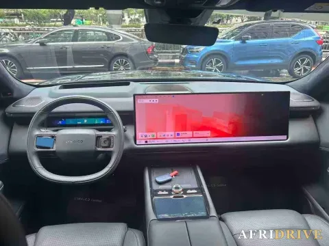 2025 LYNK&CO 900 6