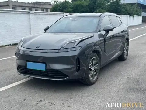 2025 LYNK&CO 08 EM-P