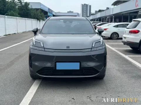 2025 LYNK&CO 08 EM-P 2