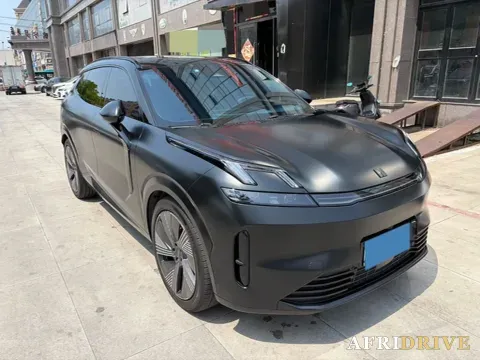 2023 LYNK&CO 08 EM-P 3