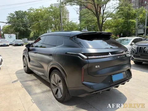 2023 LYNK&CO 08 EM-P 6