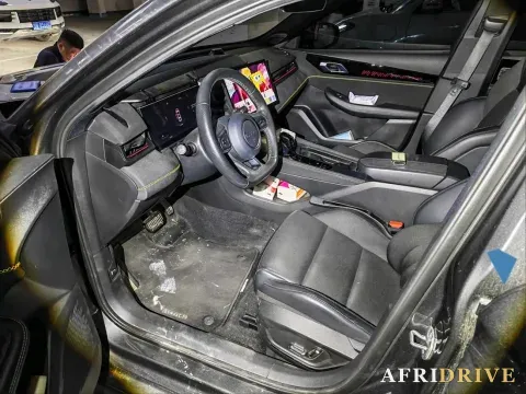 2023 LYNK&CO 03 7