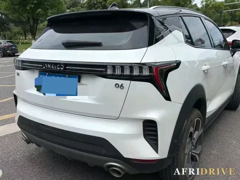 2023 LYNK&CO 06 5