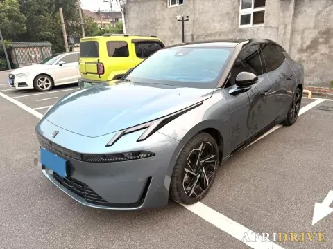 2024 LYNK&CO 01