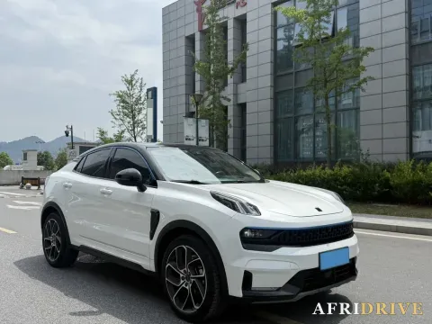 2020 LYNK&CO 05 3