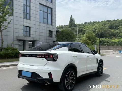 2020 LYNK&CO 05 7