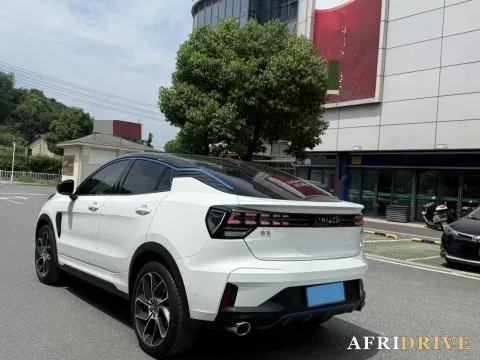 2020 LYNK&CO 05 8