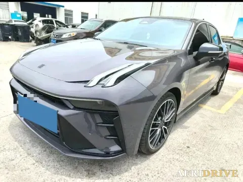 2025 LYNK&CO 03