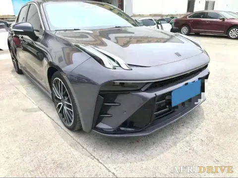 2025 LYNK&CO 03 2