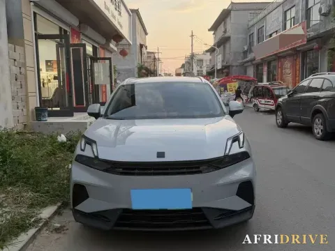 2023 LYNK&CO 06 EM-P 3