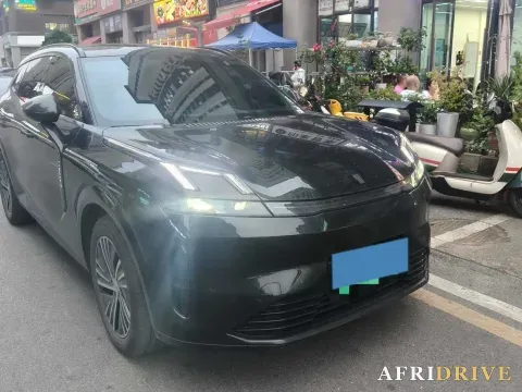2023 LYNK&CO 08 EM-P 3