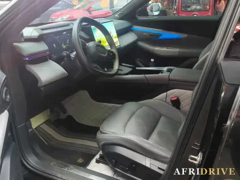 2023 LYNK&CO 08 EM-P 7