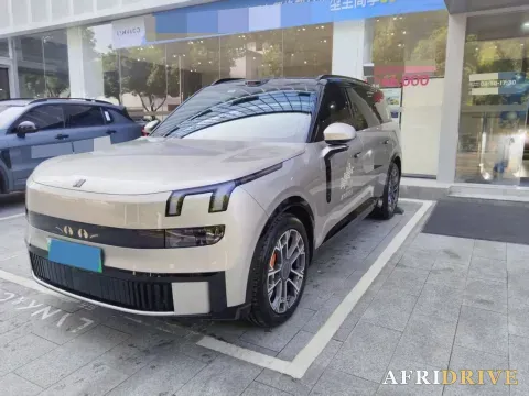 2025 LYNK&CO 900