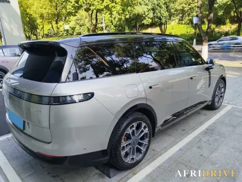 2025 LYNK&CO 900 6
