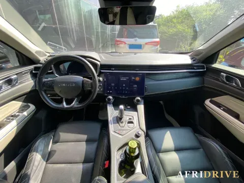 2022 LYNK&CO 05 4