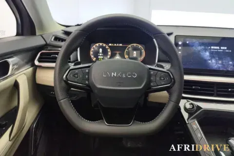 2023 LYNK&CO 03 3