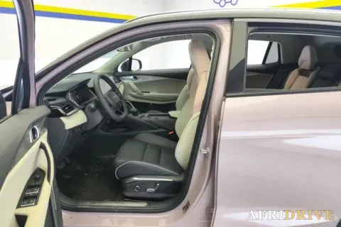 2023 LYNK&CO 03 4