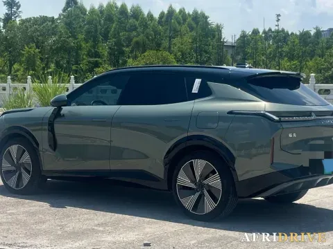 2023 LYNK&CO 08 EM-P 6