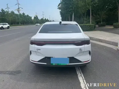 2025 BYD QinL 8