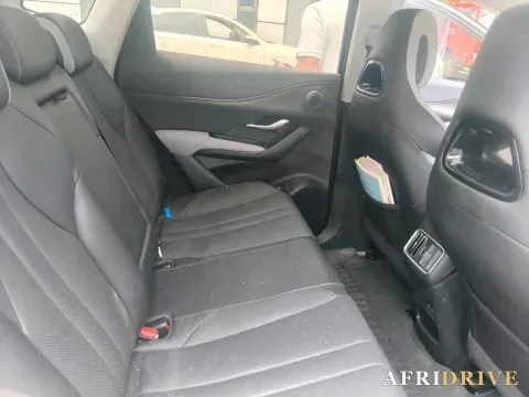 2025 BYD Sea Lion 05 DM-i 6