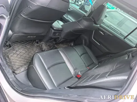 2023 Toyota RAV4 5