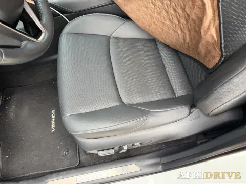 2022 Toyota Venza 6