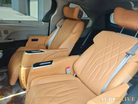 2024 Toyota Sienna 5