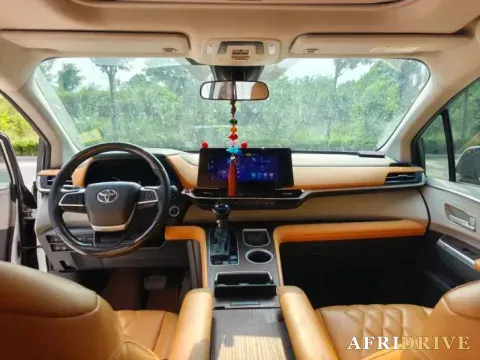 2024 Toyota Sienna 6