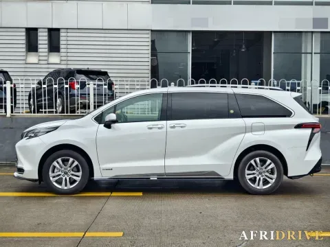 2021 Toyota Sienna 2