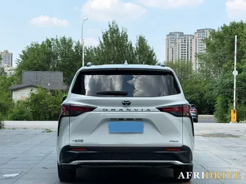 2023 Toyota Granvia 4
