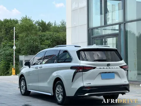 2023 Toyota Granvia 5